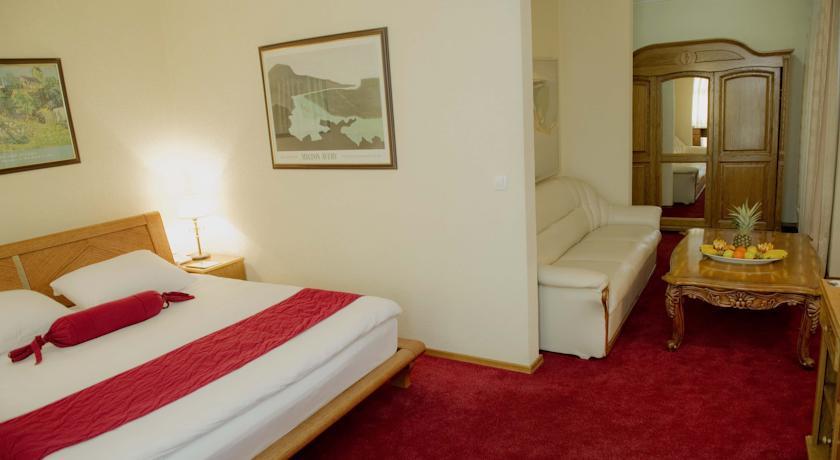 Hotel Victory Приштина Экстерьер фото
